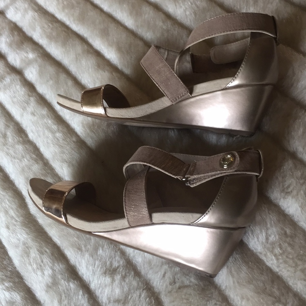 Sandal - Picture 4 of 4